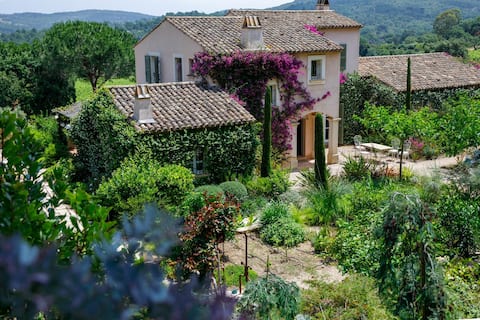 Stylish Secluded Luxury Villa with heated Pool