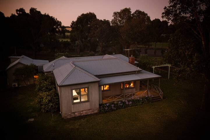 Mannerim Vineyard – Yellow House gallery image 3