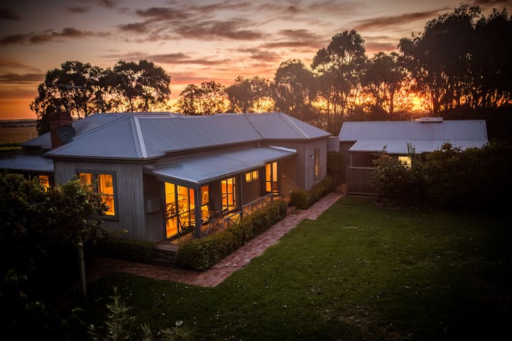 Mannerim Vineyard – Yellow House