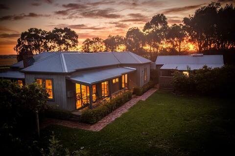 Oakdene Vineyards - Yellow House
