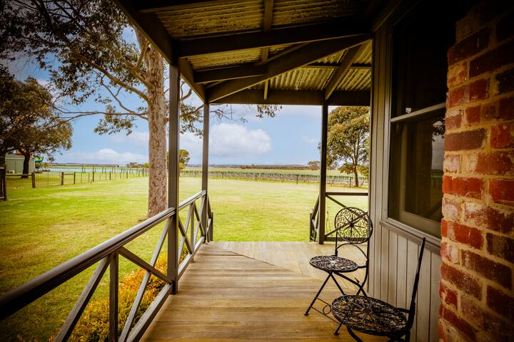 Mannerim Vineyard – Yellow House gallery image 5