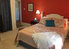 Bright+and+Cozy+in+Historic+Dover+-+2%2F3+guests