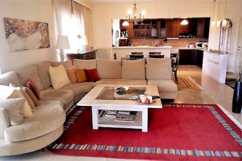 Top performing Airbnb: Elegant -105 s.m.-IVF/Ygeia/Iaso/Metro/wifi200mbps in Δήμος Χαλανδρίου