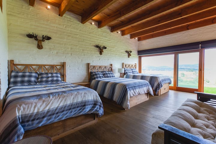 Troisième chambre (lit simple caché)