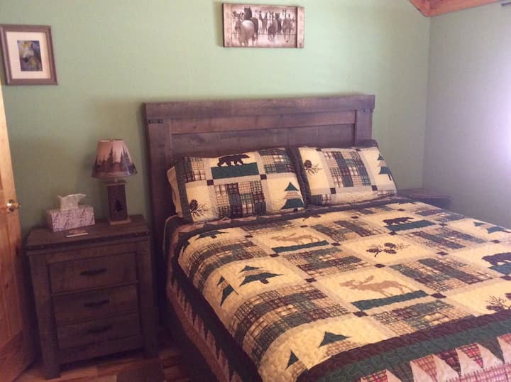 Cama tamaño queen.