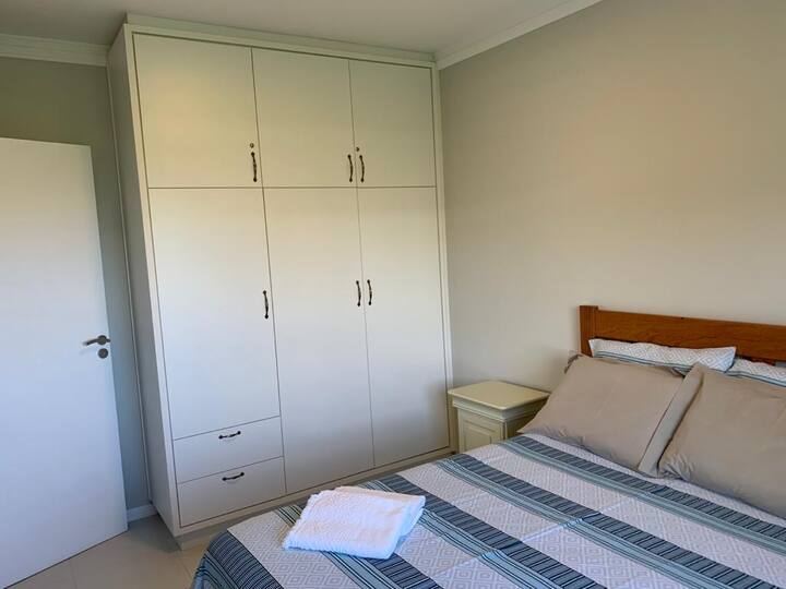 Спална соба 3 - брачен кревет (широк 125 - 149 см)