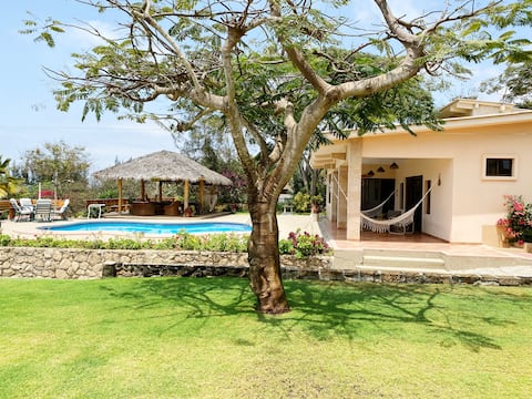 Casa Oasis 5 bedrooms, swimming pool, sports courts