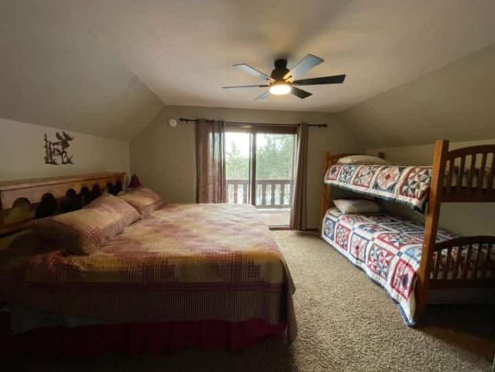 الطابق العلوي الملك و 2 التوائم والتوأم تراندل