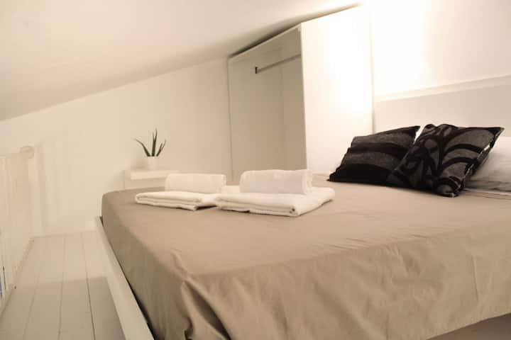 Спалнята... дори тук е елегантност и функционалност