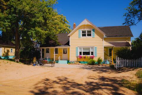 Silver Beach Inn: Cup and Saucer