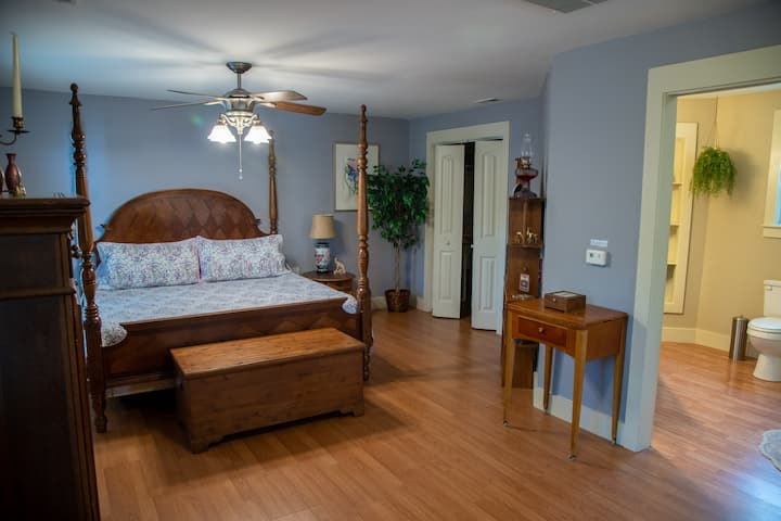 Bedroom has a King size bed with a memory foam mattress.
