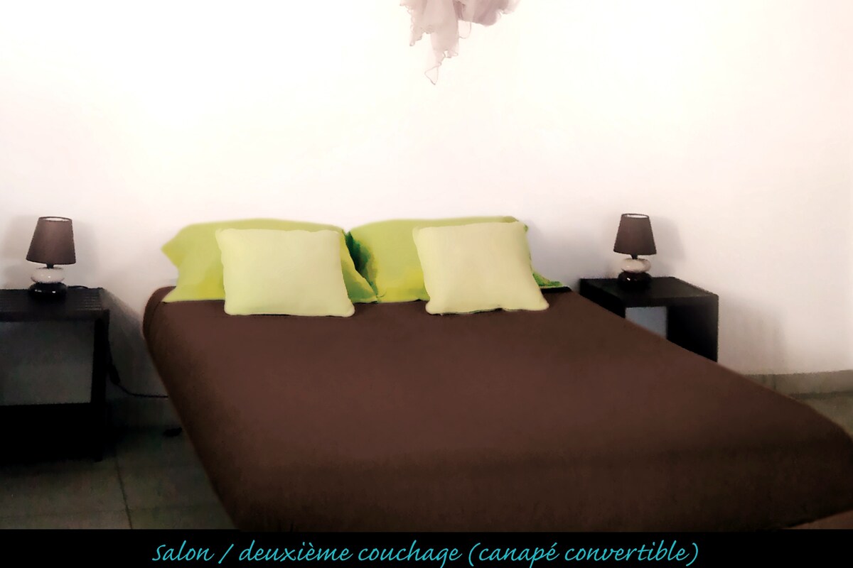 Obývacia izba - druhá posteľ (rozkladacia pohovka)
Obrazovka postele