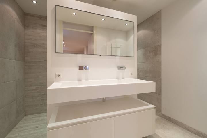 BizStay Harbour 70A Penthouse gallery image 5