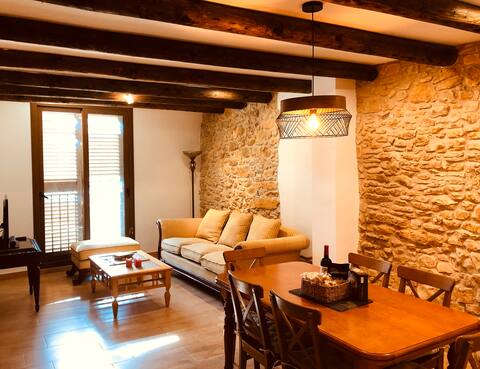 Homely Flat/ 2, 3 or 4 Climbers / people Margalef