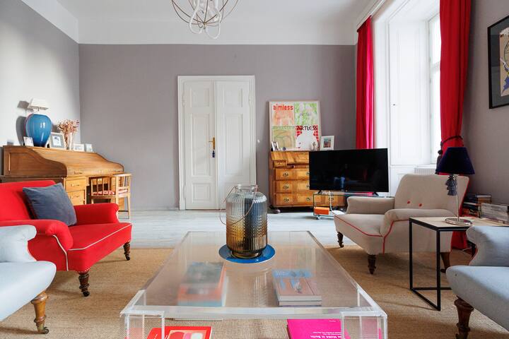 Generous Apartment Opera gallery image 5