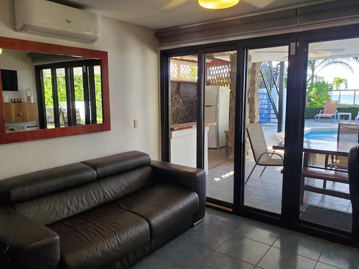 اسحب الأريكة المطلة على المحيط واستخدمها كمساحة مكتبية