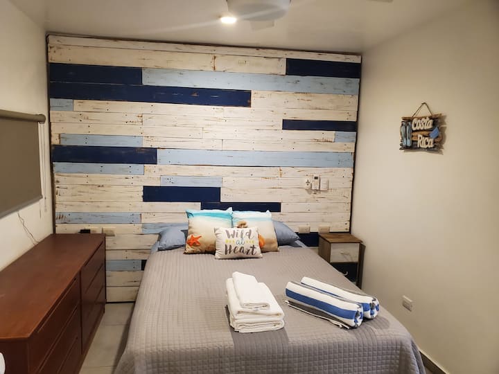 غرفة ضيوف غرفة نوم مزدوجة مع حمام خاص ملحق