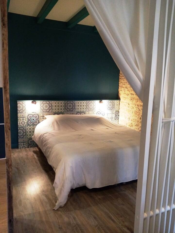 Уютна стая с гардероб