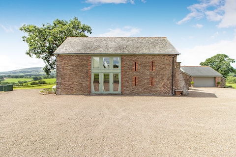 Barn conversion,  panoramic views in countryside