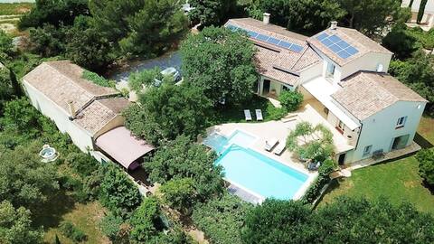 A haven of peace between scrubland and olive grove