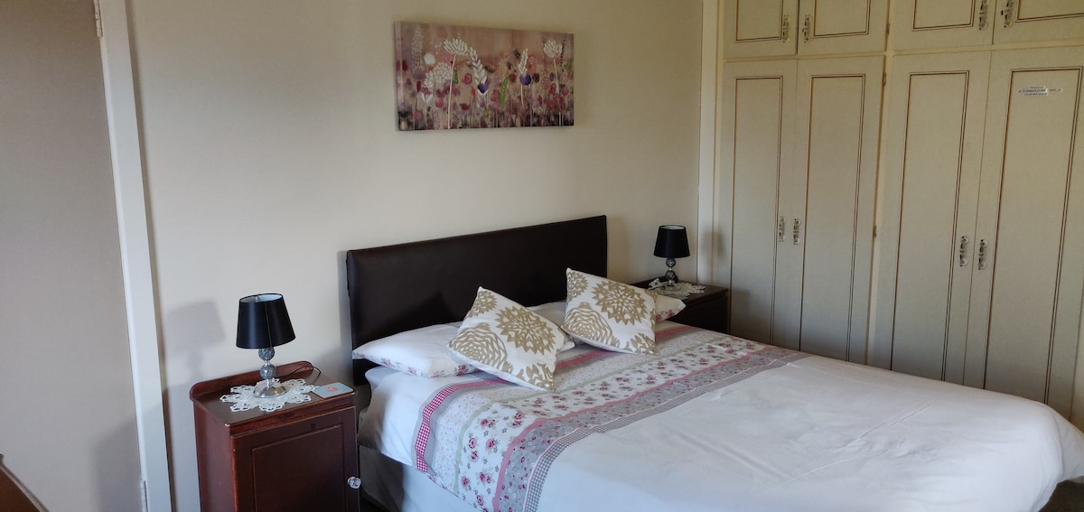 Საძინებელი 2.  ორადგილიანი საწოლით.