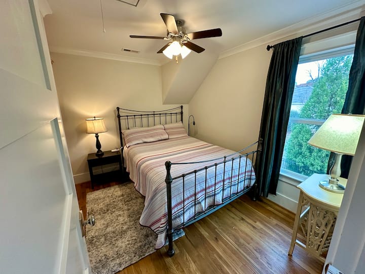 Chumba cha kulala cha pili na kitanda cha Malkia.