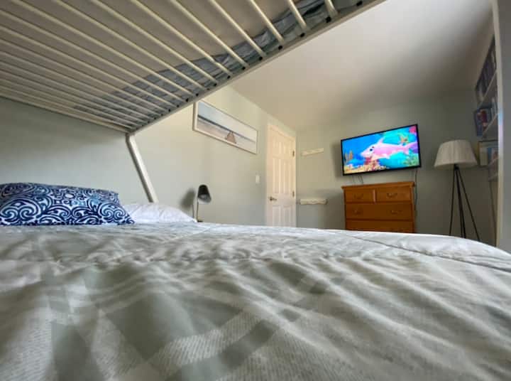 3. spavaća soba s TV-om, knjigama i igrama