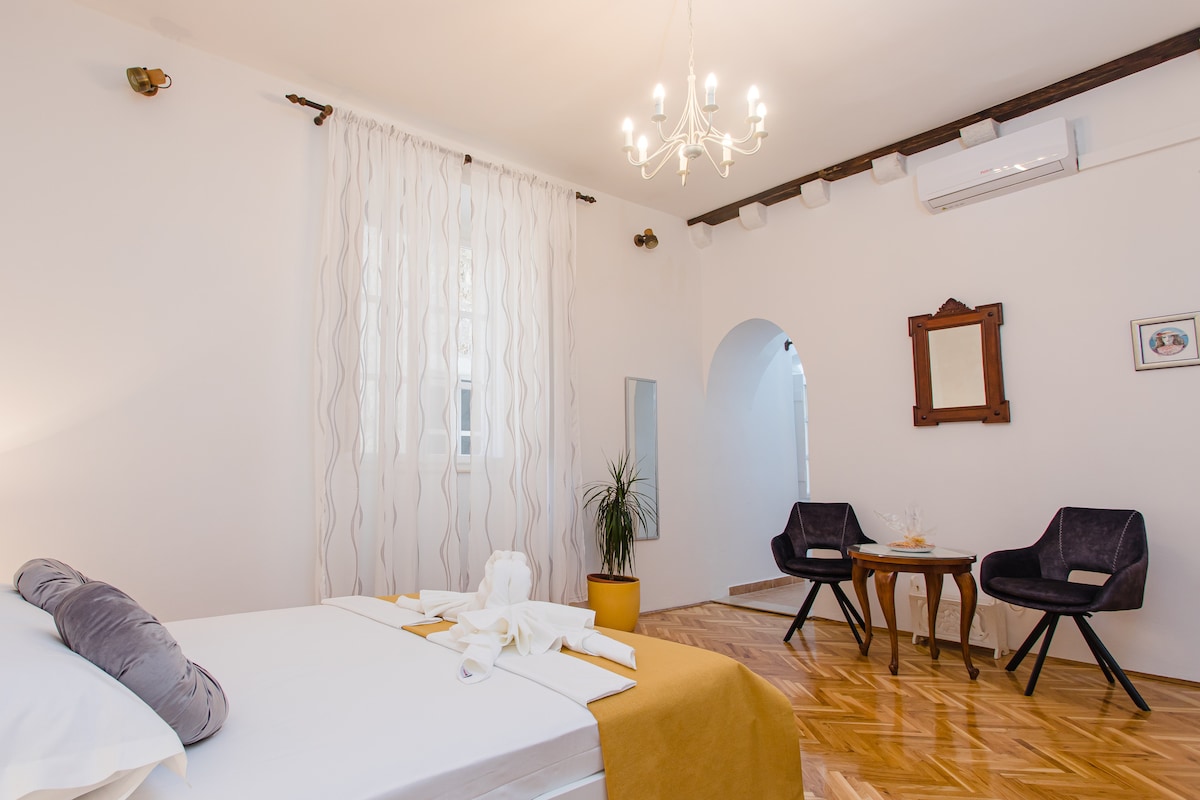Interior of the Rock 'n' Walls studio with queen bed and dining area
