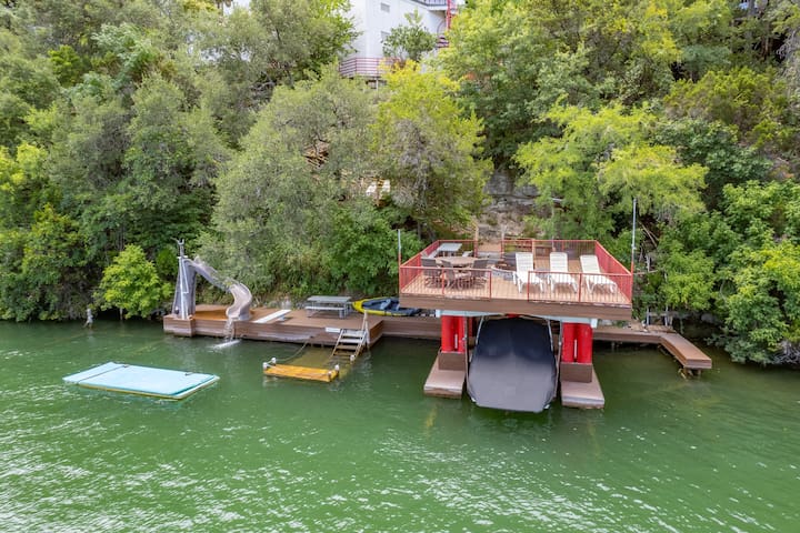 Lake Bluff House 6 Hole Mini Golf and Waterfall gallery image 2