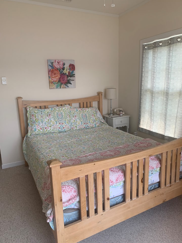 Dormitorio queen frente al lago