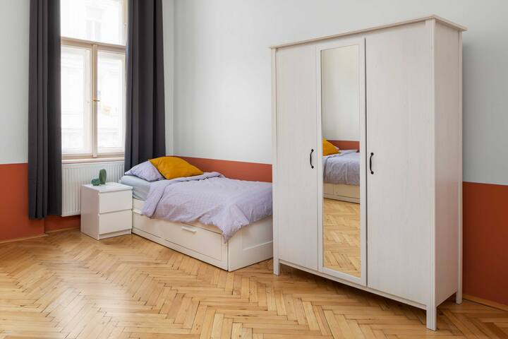 VEVERKOVA RESIDENCE VIII. gallery image 3