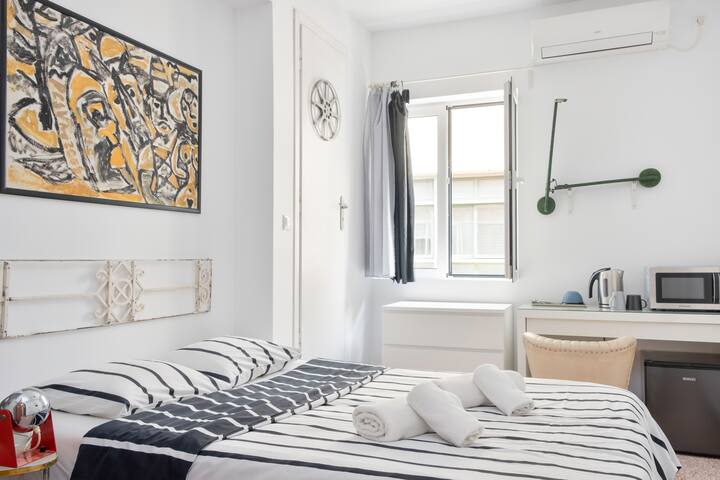 Artistic rooms near Acropolis, with prvt. baths gallery image 2