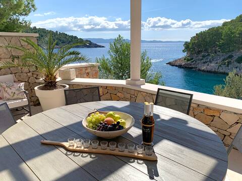 Stone Villa with Jacuzzi in front of Beach Brac
