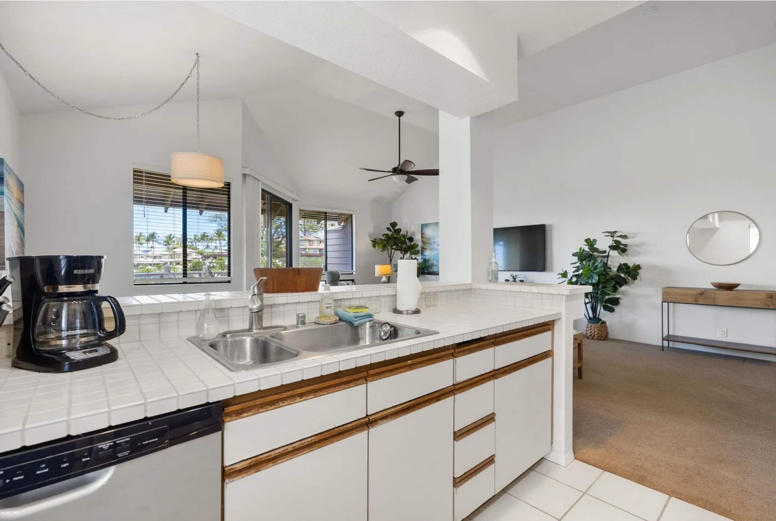 Condo in Wailea · ★4.98 · 1 bedroom · 2 beds · 2 baths - Image 12