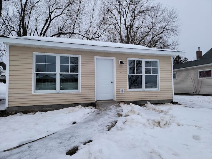 Country Cottage Houses for Rent in Altura, Minnesota, United States