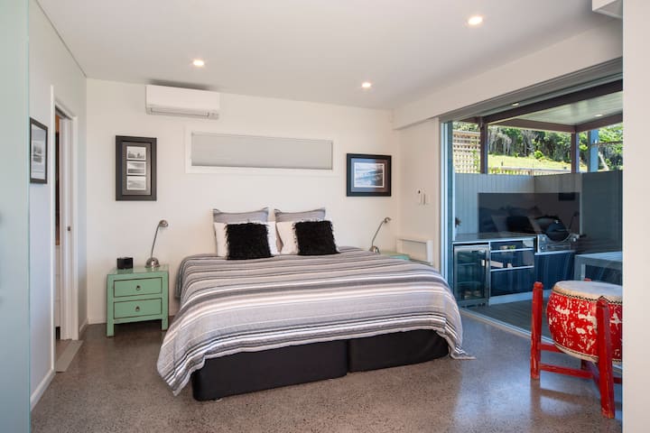 ห้องนอนชั้นล่าง 3 มีห้องน้ำในตัว