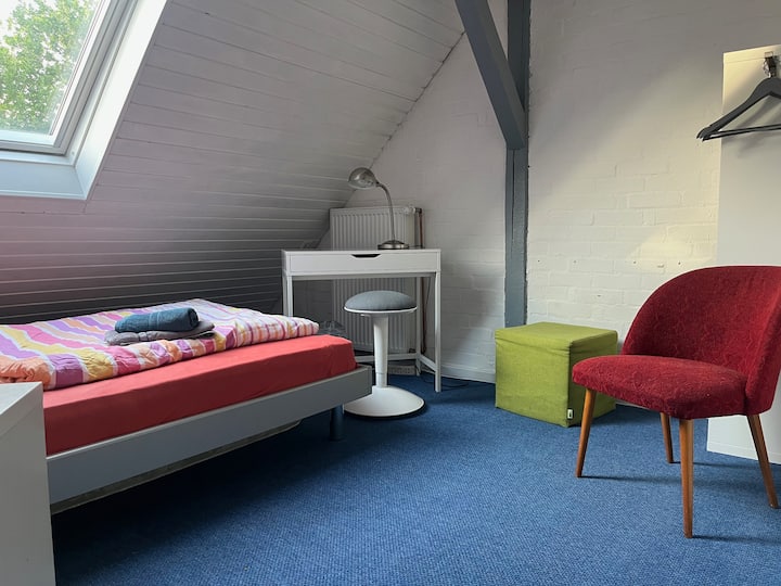 Gemütliches Dachgeschosszimmer Im Alstertal - Hamburg