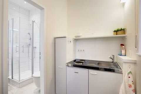 Leistungsstarkes Airbnb: Room with kitchen and bathroom in nice neighborhood (4) in Lehen