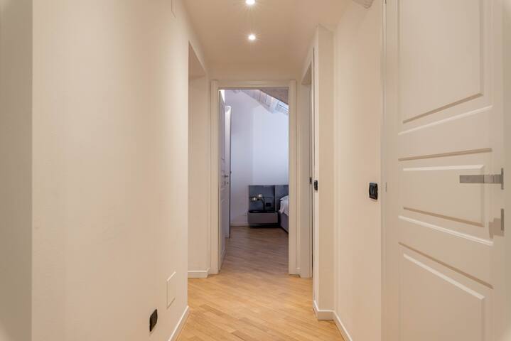 Brera Apartament Near Duomo gallery image 5