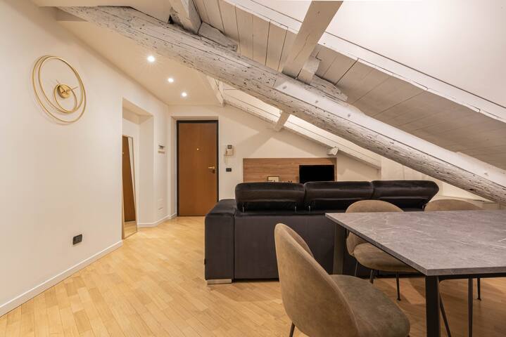 Brera Apartament Near Duomo gallery image 2