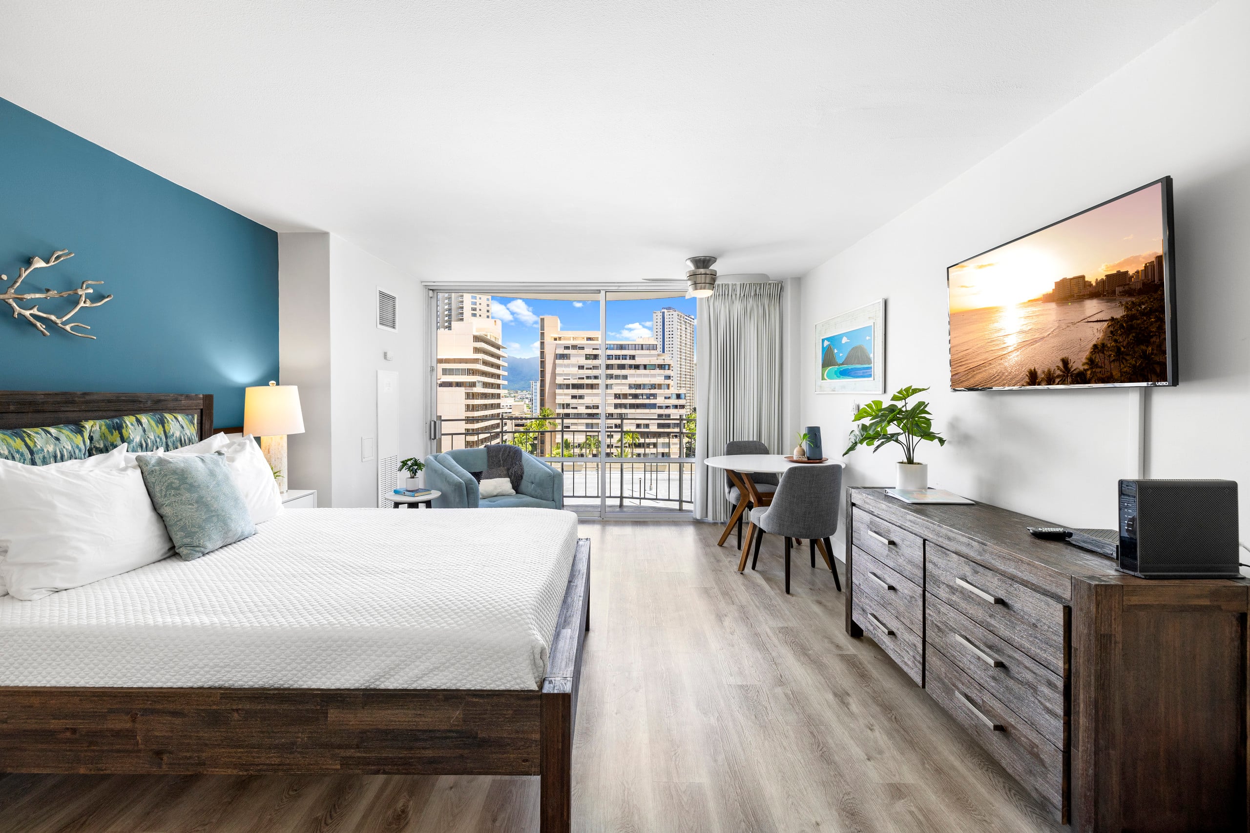 Condo in Honolulu · ★4.84 · Studio · 1 bed · 1 bath - Image 16