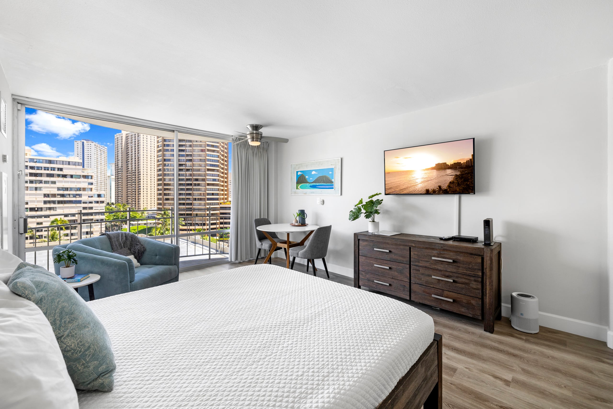 Condo in Honolulu · ★4.84 · Studio · 1 bed · 1 bath - Image 12