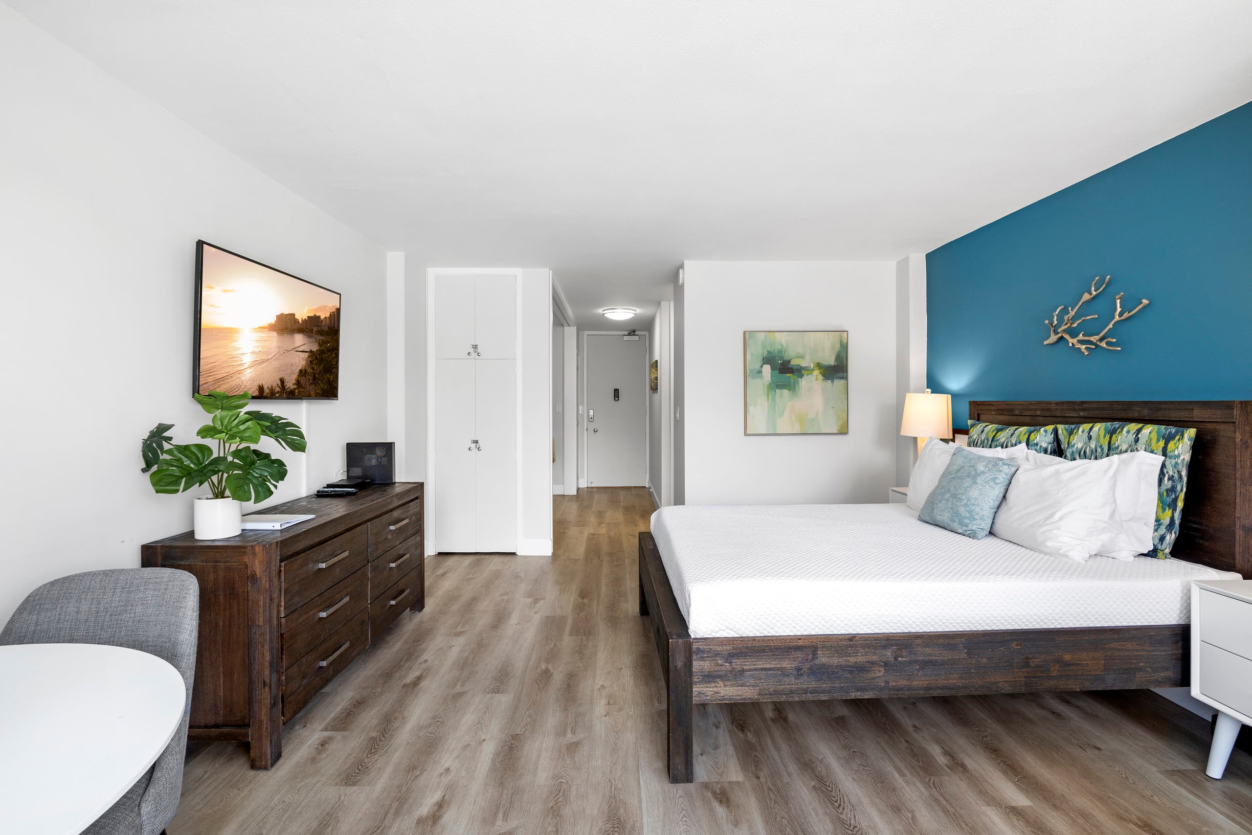 Condo in Honolulu · ★4.84 · Studio · 1 bed · 1 bath - Image 10