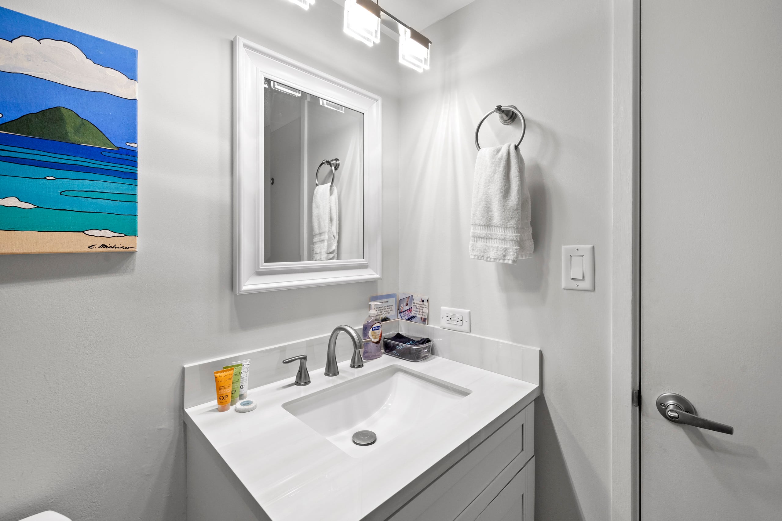 Condo in Honolulu · ★4.84 · Studio · 1 bed · 1 bath - Image 7