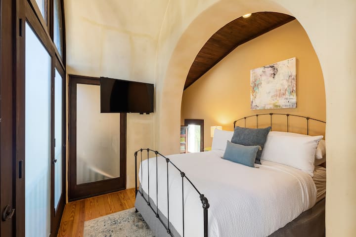 Bedroom with Queen Size Bed & Smart TV