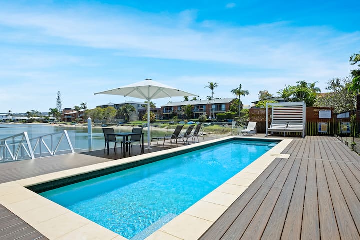 Pet-Friendly Waterfront 2 Bedroom Saltwater Villas