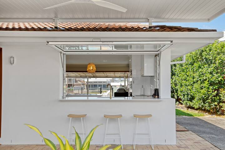 Saltwater Villas Waterfront House 3 BDR gallery image 3