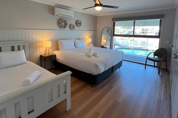 Saltwater Villas Waterfront House 3 BDR gallery image 5