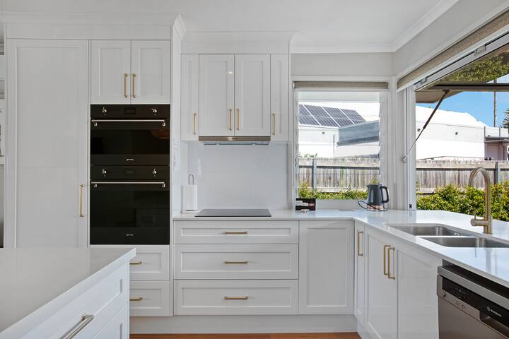 Saltwater Villas Waterfront House 3 BDR gallery image 2