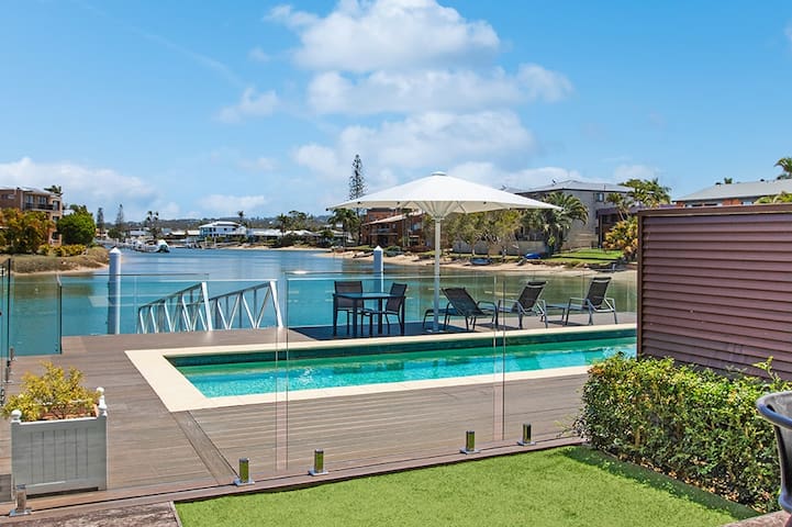 Waterfront Villa, 2 B/Room, Day Spa, Pool, Pontoon